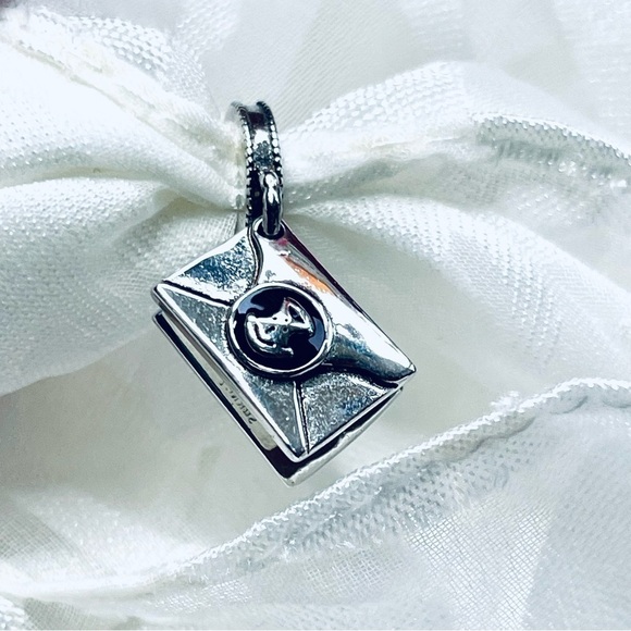 📜 NWOT Hogwarts Acceptance Letter Charm – Harry Potter ✨ - Picture 7 of 14